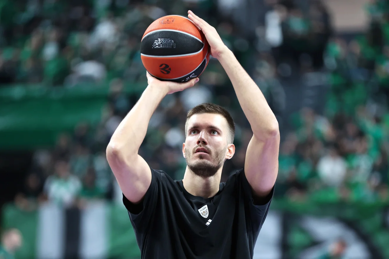 Ο Φίλιπ Πετρούσεφ σε αγώνα της EuroLeague