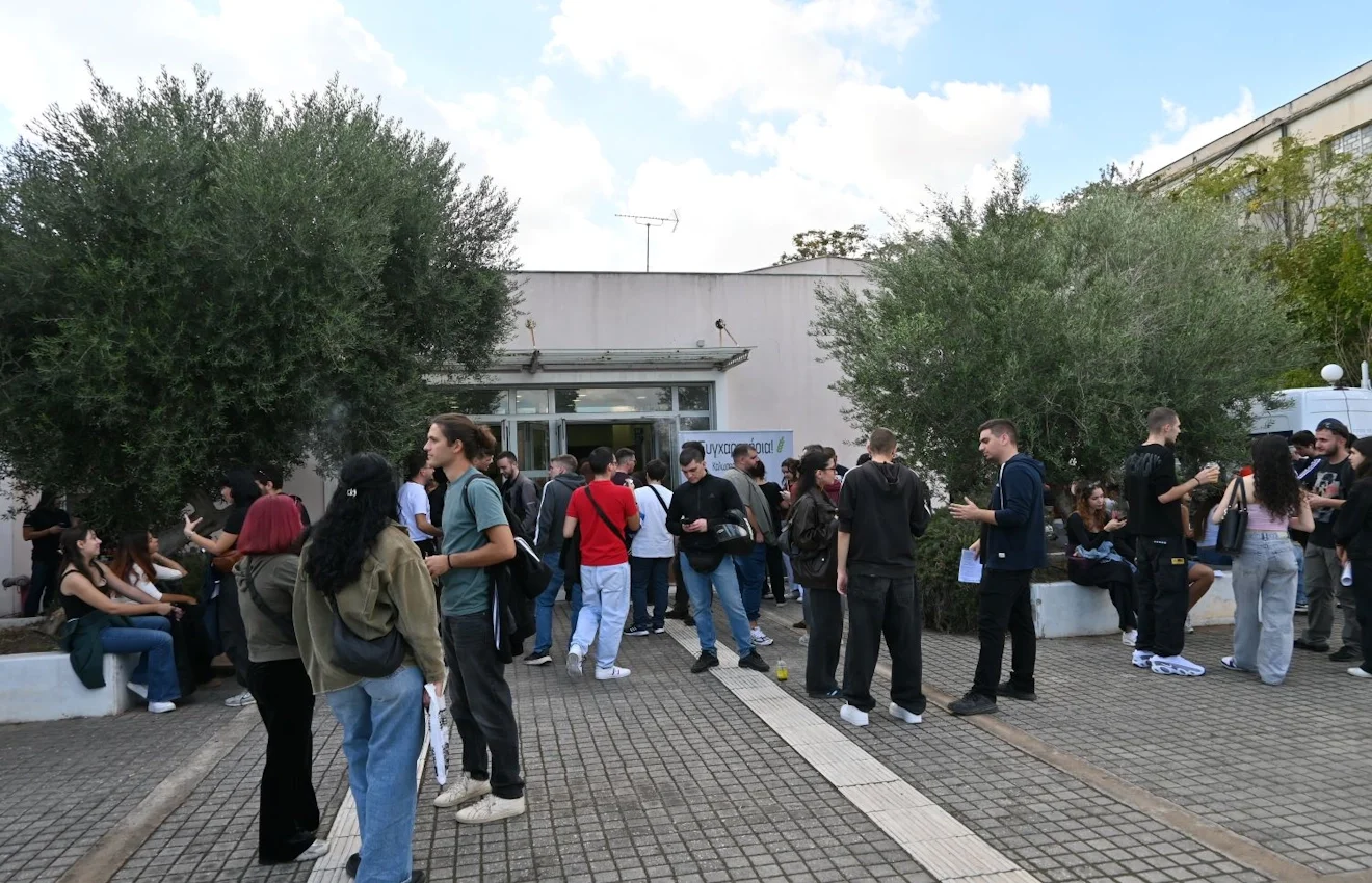 Η ακρίβεια «σκοτώνει» τα όνειρα των φοιτητών