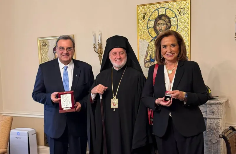 ΕΟΕ: Ο Αρχιεπίσκοπος Ελπιδοφόρος τίμησε τον Ισίδωρο Κούβελο στη Νέα Υόρκη