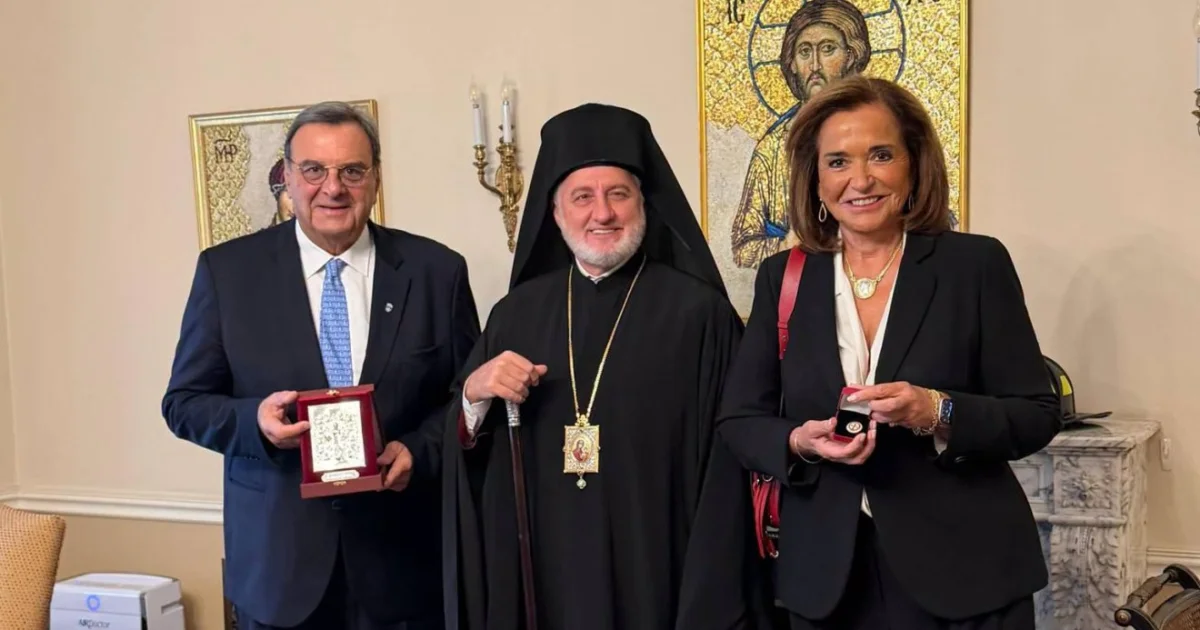 ΕΟΕ: Ο Ελπιδοφόρος τίμησε τον Ισίδωρο Κούβελο | Αθλητικά στο LivePress.gr