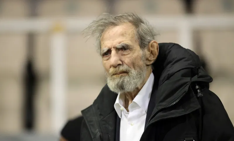 O Παναθηναϊκός αποχαιρετά τον «Καπετάνιο» με σιγή, περιβραχιόνια και λουλούδια