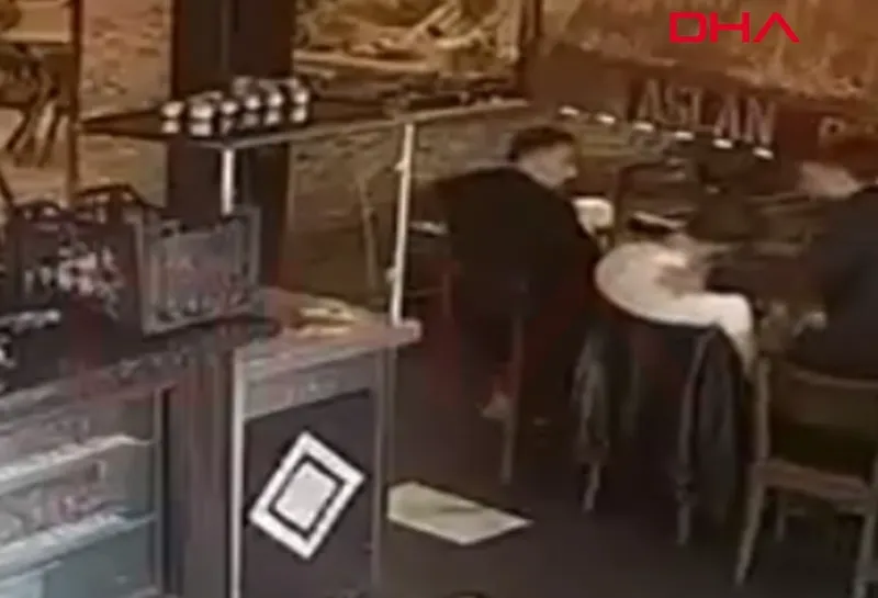 Πελάτης σε εστιατόριο πνιγόταν από αγγούρι, τον έσωσε ο ιδιοκτήτης