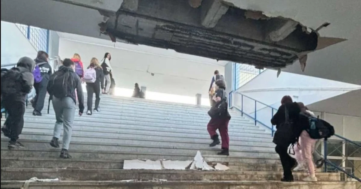 Έπεσε οροφή σε σχολείο του Ηρακλείου Αττικής | Αθλητικά στο LivePress.gr