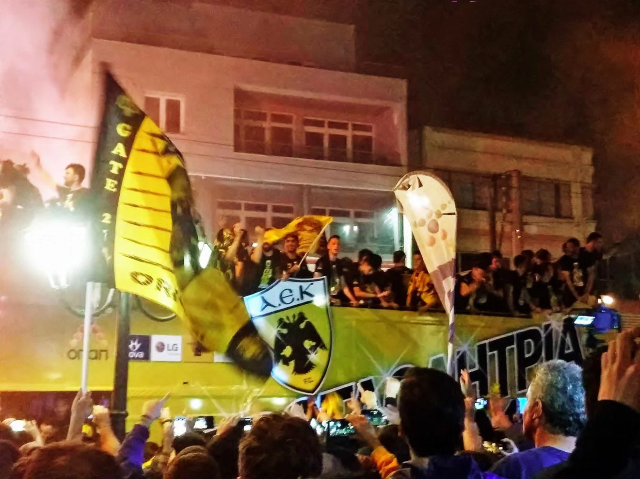 Η ΑΕΚ έχει 70 βαθμούς, κανένα παιχνίδι λιγότερο και γιόρτασε το πρωτάθλημα