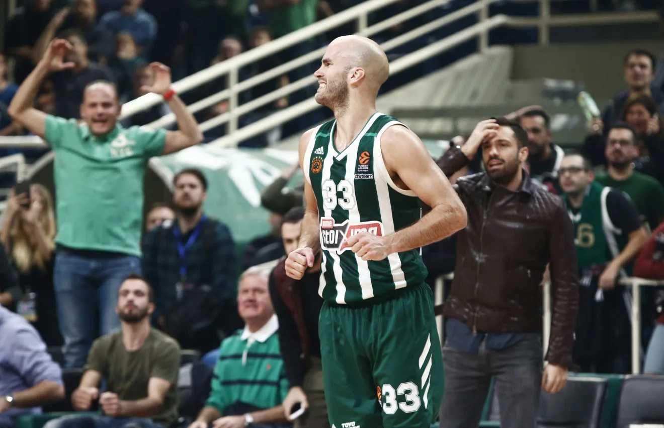 Καταπίνεις την μπάλα, δεν χάνεις τρία ριμπάουντ εκεί!