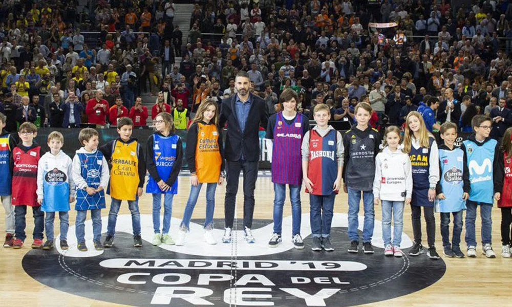 Σαν ν' αποθεώνεται ο Διαμαντίδης στο ΣΕΦ