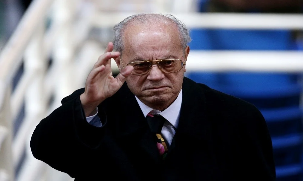 Ο κόσμος αποχαιρετά τον δικό του Θανάση!
