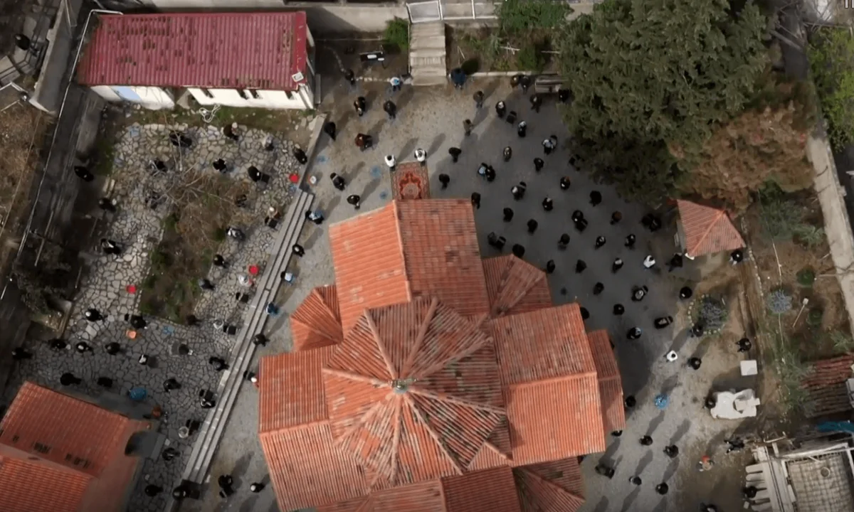 Η επιστήμη επαινεί την απόσταση - η εκκλησιαστική ζωή όμως, υμνεί την εγγύτητα