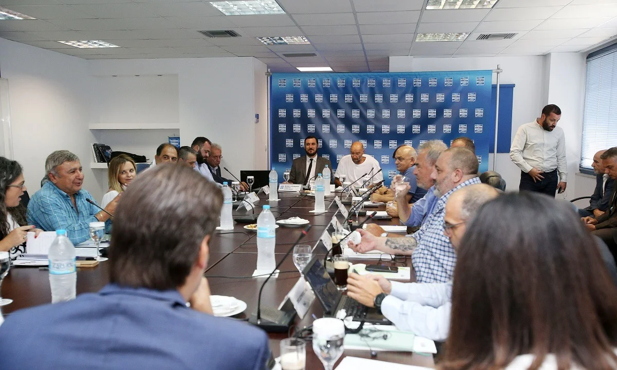 Super League 1: Άνοιξαν σχεδόν όλα στην Ελλάδα, γιατί όχι και τα γήπεδα με κόσμο;