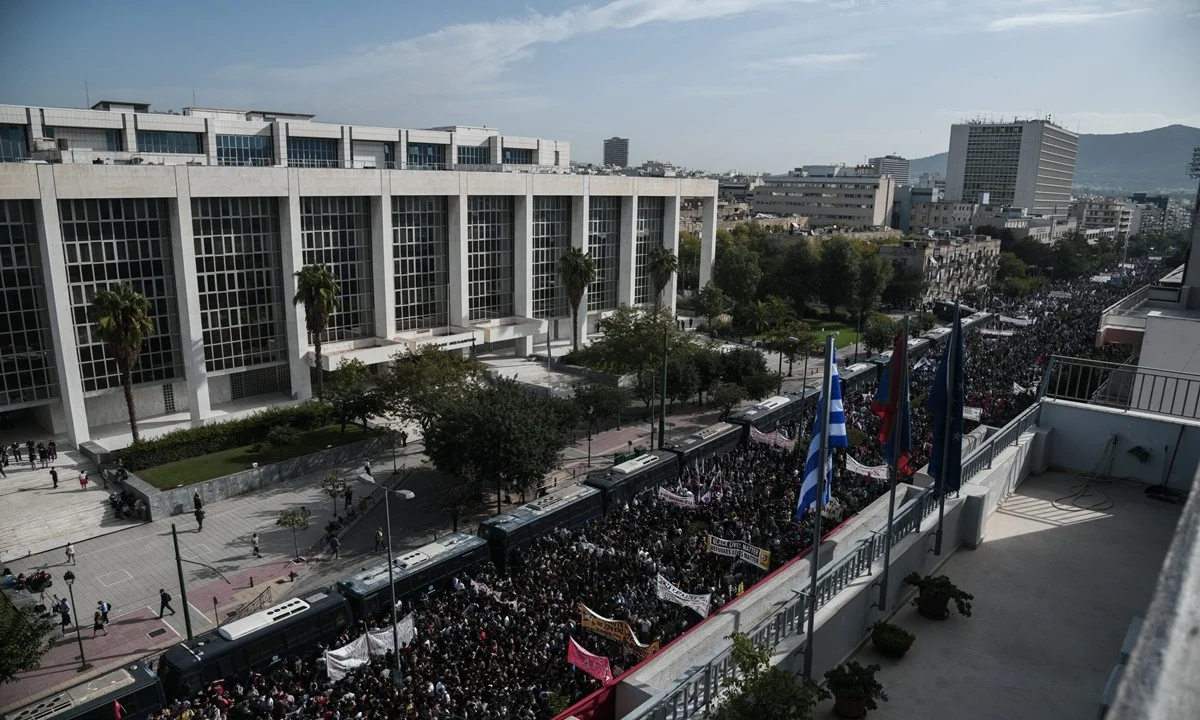 «Νίκη της Δημοκρατίας», χωρίς νικητές και χωρίς δημοκράτες!