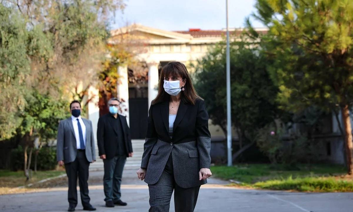 Η Κατερίνα Σακελλαροπούλου είναι Πρόεδρος των «λίγων» για… λίγους! Ο Εθνομηδενισμός στα καλύτερα του και μία ΠτΔ σε ειδική αποστολή!