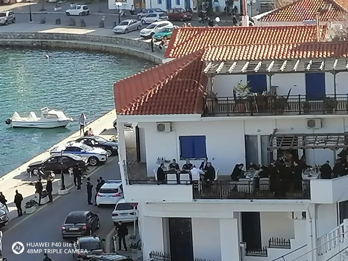 Κυριάκος Μητσοτάκης: Ομαδικό τσιμπούσι στην Ικαρία εν μέσω lockdown - Κάτσε σπίτι σου εσύ