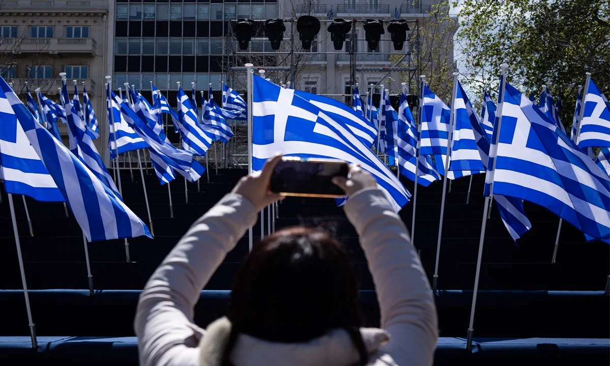 Αρχιεπίσκοπος Χριστόδουλος: Θα αφαιρεθεί από τους κοντούς των σημαιών ο Τίμιος Σταυρός - Έτσι και έγινε!