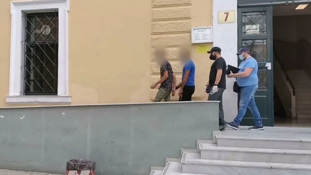 Αγία Μαρίνα: Σε γεμάτη παραλία έβλεπαν αμέτοχοι το «θέαμα»!