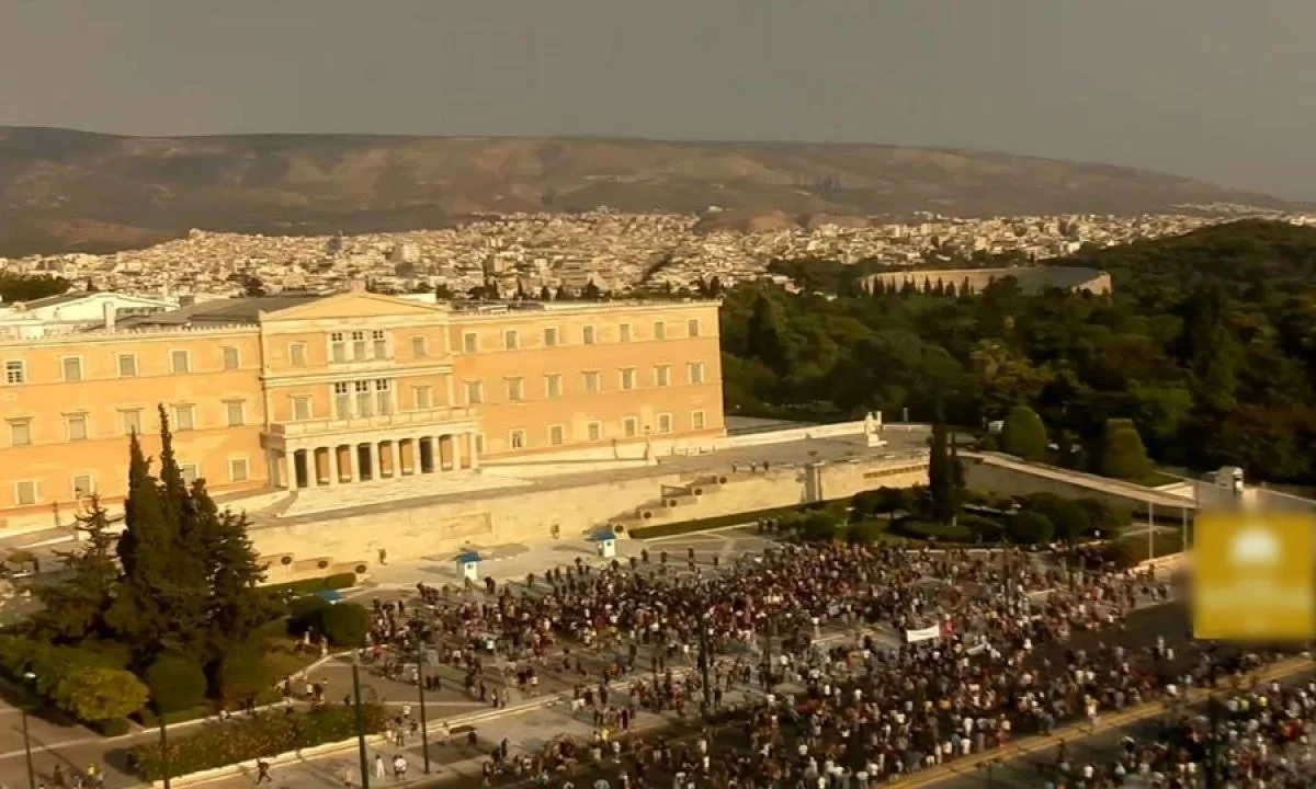 Aπολυταρχία: Να απαγορευτούν οι διαδηλώσεις των ανεμβολίαστων και να τιμωρηθούν αυστηρά, ζητούν «ειδικοί»!