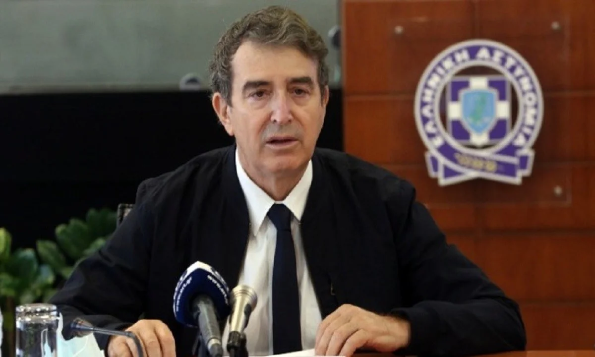 «Με τη μάνικα στο χέρι» λέει ο Μιχάλης Χρυσοχοϊδης