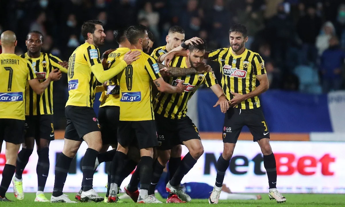 Οι παίκτες της ΑΕΚ πανηγυρίζουν