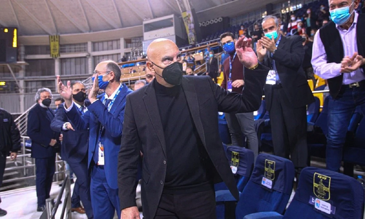 Υπήρχε ωραιότερο μαντάτο (πέρα φυσικά από τη νίκη της Εθνικής μας ομάδας) από το ότι ο μεγάλος Νίκος Γκάλης βρέθηκε στο γήπεδο;