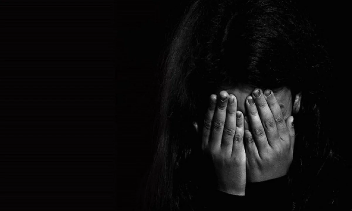 Να καταγγέλλεται ένας βιασμός κι εσύ να λες διάφορα «ναι μεν, αλλά»! Πραγματικά, νιώθεις τι ακριβώς κάνεις;