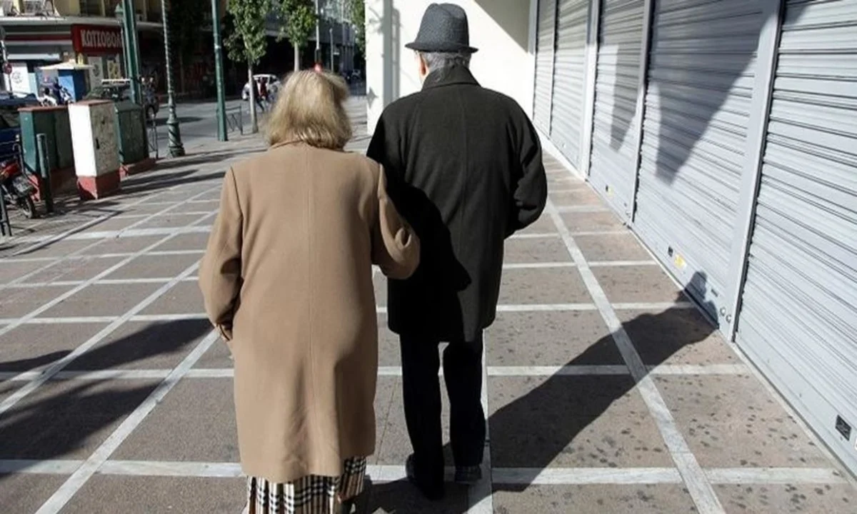 Η κυβέρνηση έθεσε σε πλήρη εφαρμογή το απαράδεκτο υγειονομικό χαράτσι στους άνω των 60, και ευρωπαϊκά ΜΜΕ «θαυμάζουν» τον απολυταρχισμό του Κυριάκου Μητσοτάκη.
