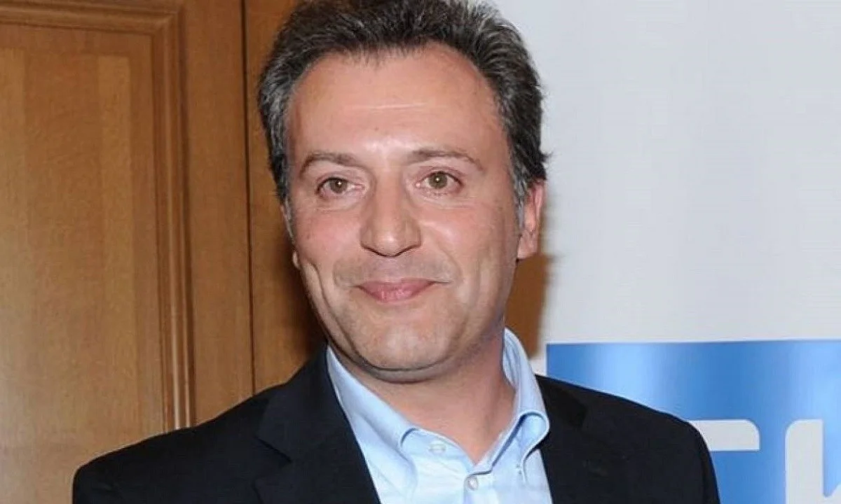 Για όσα ακούστηκαν στη Βουλή για τον Μένιο Φουρθιώτη, ένας έμπειρος δημοσιογράφος όπως ο Δημήτρης Οικονόμου έδωσε μια πρωτότυπη ερμηνεία.