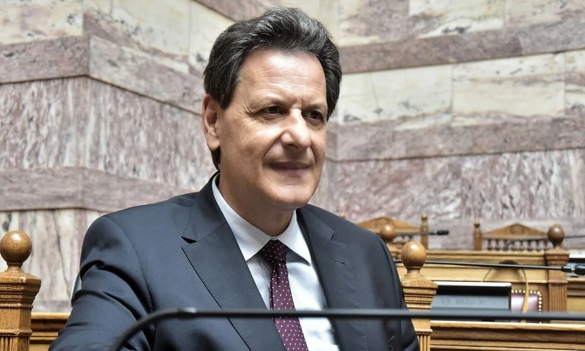 Αν αναζητούμε ένα σύγχρονο Ρομπέν των Δασών τότε σίγουρα ο Θόδωρος Σκυλακάκης έχει κερδίσει τον τίτλο άνευ αντιπάλου.