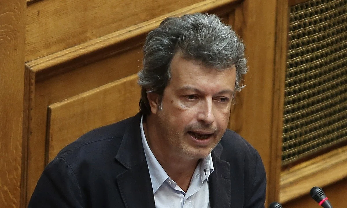 Ο Πέτρος Τατσόπουλος ενοχλήθηκε από τη σειρά για τον Άγιο Παϊσιο και βρήκε μάλιστα τρόπο να μας το δημοσιοποιήσει.