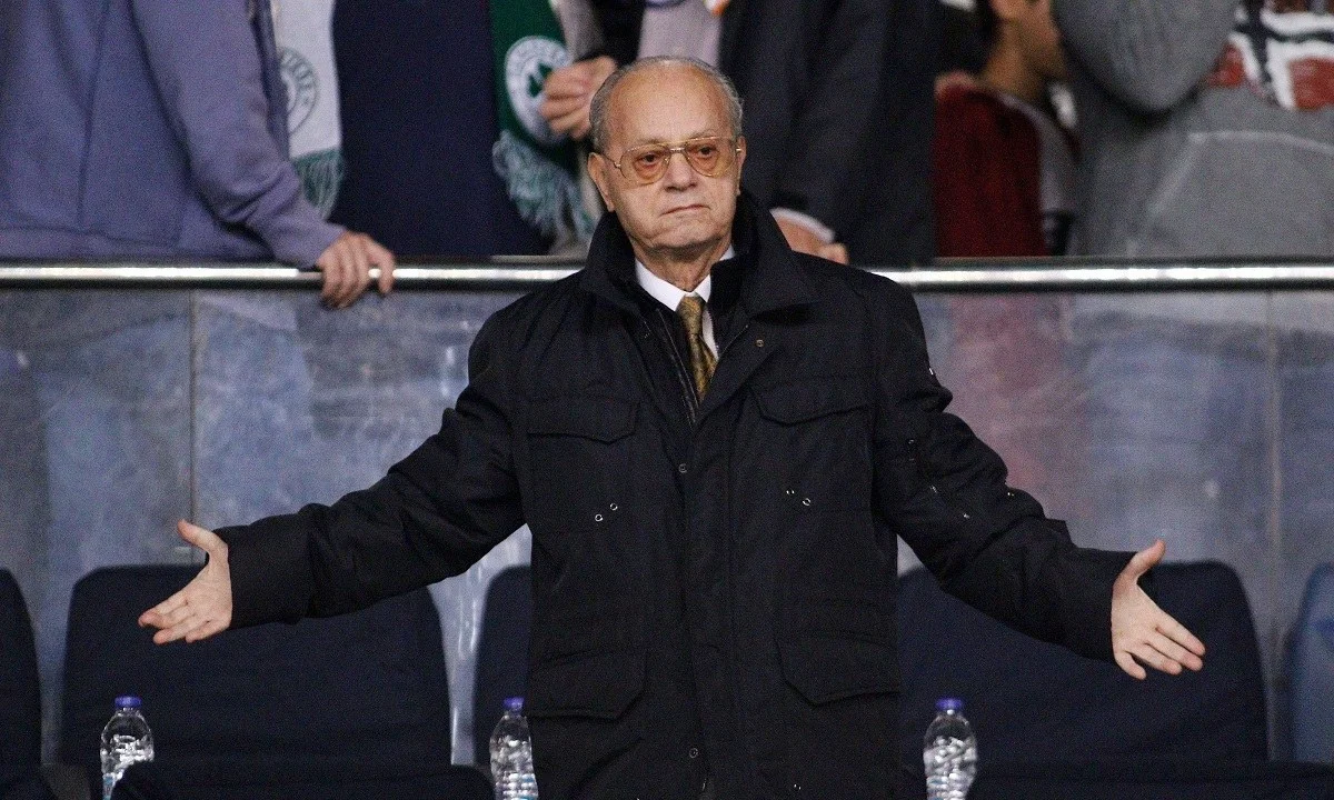 Σε μια ιστορία που είχα περιγράψει πριν από χρόνια, ο Θανάσης Γιαννακόπουλος παρουσιάζεται να μπαίνει σε έξαλλη κατάσταση στο μπαρ των επισήμων στο ΟΑΚΑ.