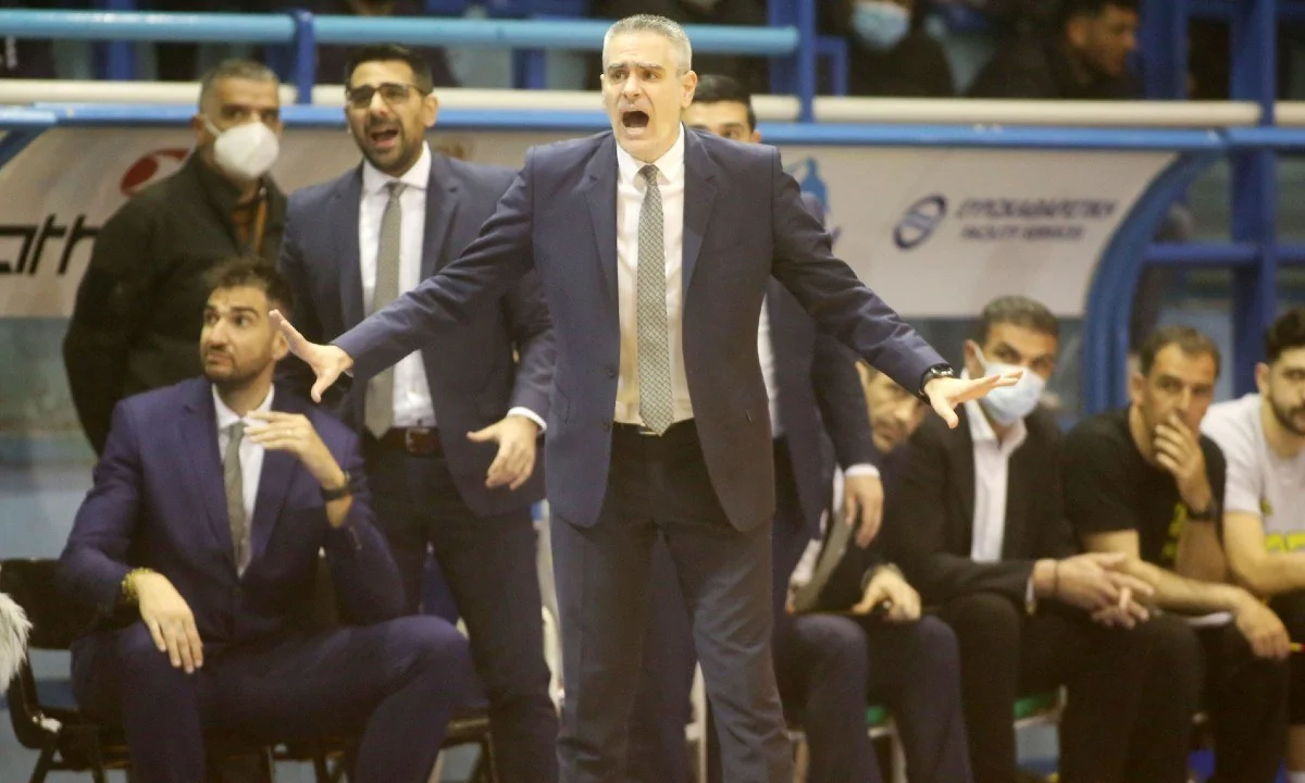 Ο Αλέξανδρος Κωτάκης γράφει για τον πολύ άσχημο τρόπο με τον οποίο ο Άρης ηττήθηκε στο Ιβανώφειο από τον Ηρακλή, που δυστυχώς «γκρέμισε» σε μεγάλο βαθμό ότι έχτισαν οι νίκες με Προμηθέα και ΑΕΚ.