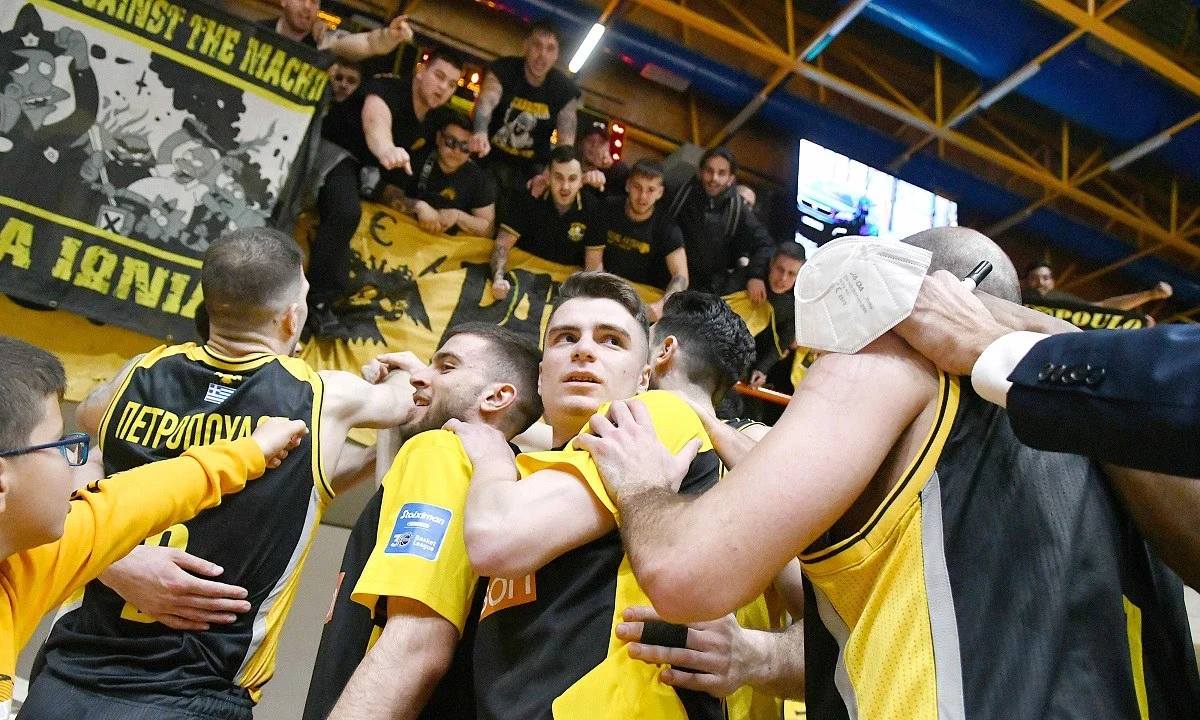 Νίκη και στην Πάτρα επί του Προμηθέα πέτυχε η ΑΕΚ, έχοντας μάλιστα να αντιμετωπίσει πολύ σοβαρές απουσίες. Το μέταλλο όμως παραμένει βαρύ