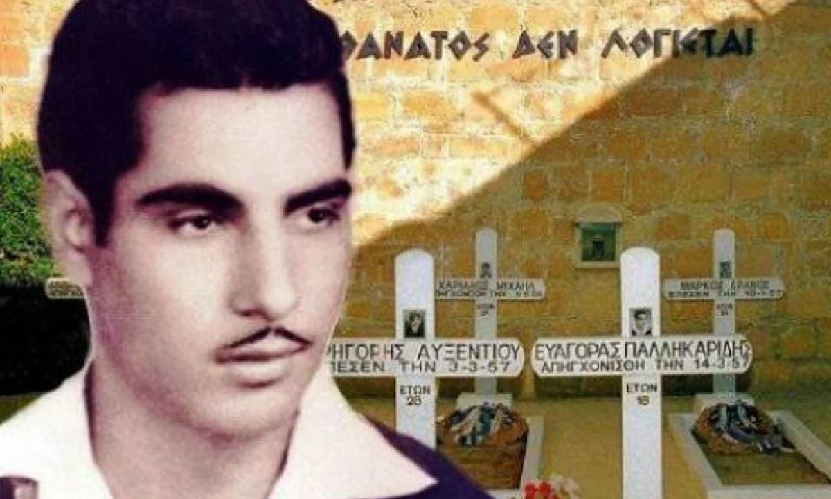 Παρακολουθώντας τις εκδηλώσεις για τα 70 χρόνια από τη στέψη της Βασίλισσας Ελισάβετ στο θρόνο του Ηνωμένου Βασιλείου, με έπιασε απελπισία.