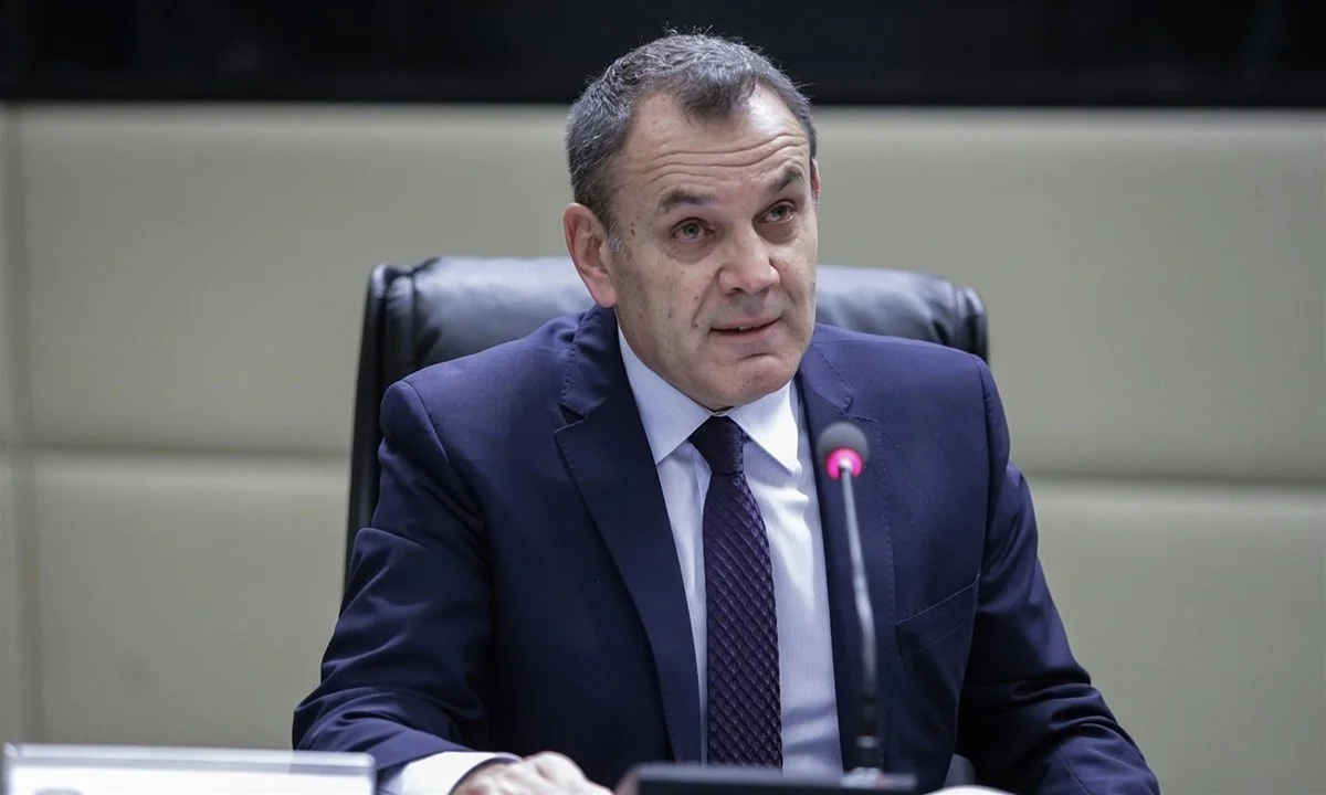 Ο Νίκος Παναγιωτόπουλος με το ανοίξει μια άδικη κόντρα με τον ΕΣ, την πιο ακατάλληλη στιγμή, κάνει «ελβετικό τυρί» την εικόνα της συνοχής μας ως χώρα.