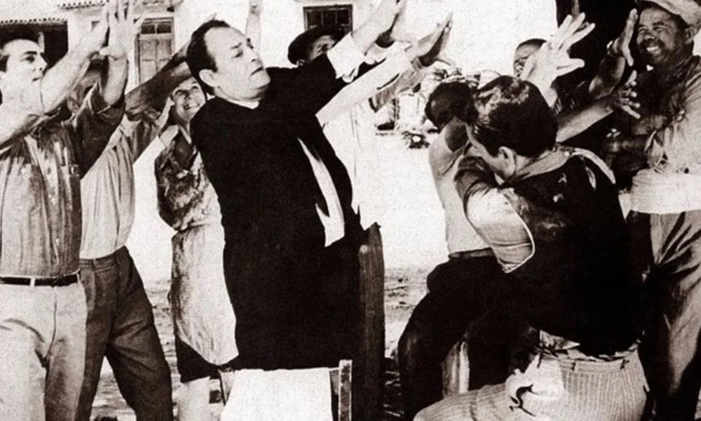 Στη στρεβλή λογική που φέρνει ο νέος ΚΟΚ, το να μουτζώνει κάποιος οδηγός, είναι άξιο προστίμου. Το να βρίζει χυδαία τα θεία, είναι απολύτως φυσιολογικό!