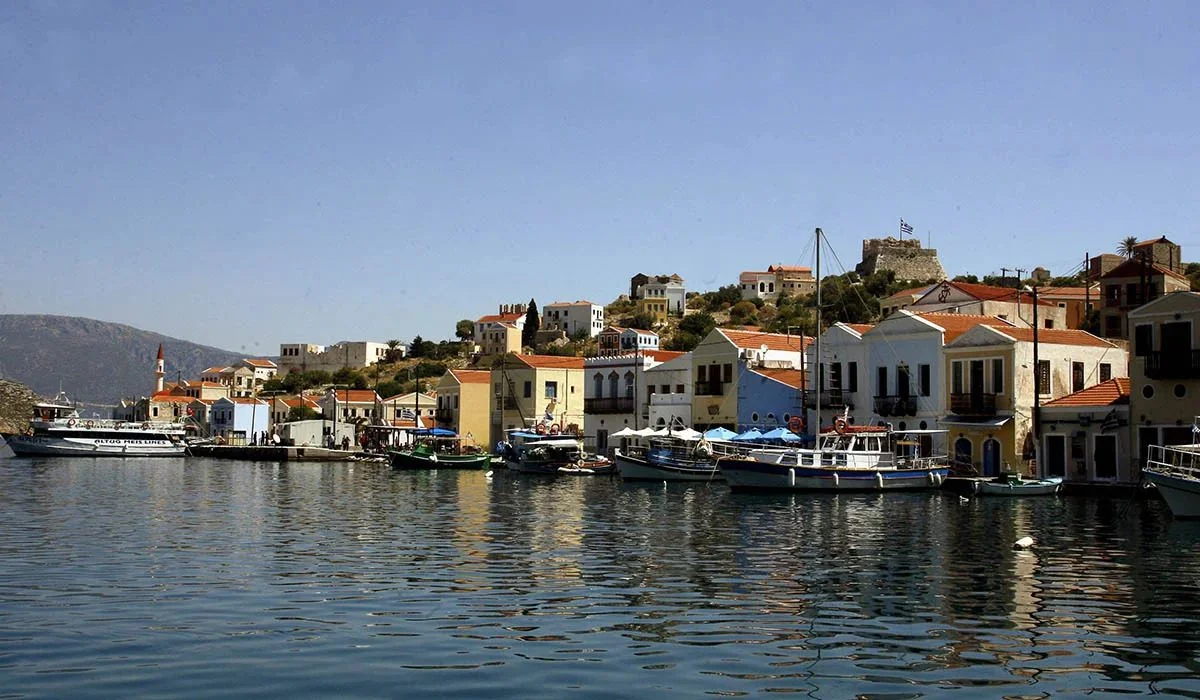 Μια ασθένεια ενός υπάλληλου στο Καστελόριζο ήταν αρκετή για να παραλύσουν οι αερομεταφορές - Η κρατική εγκατάλειψη είναι πιο επικίνδυνη και από την τουρκική απειλή.