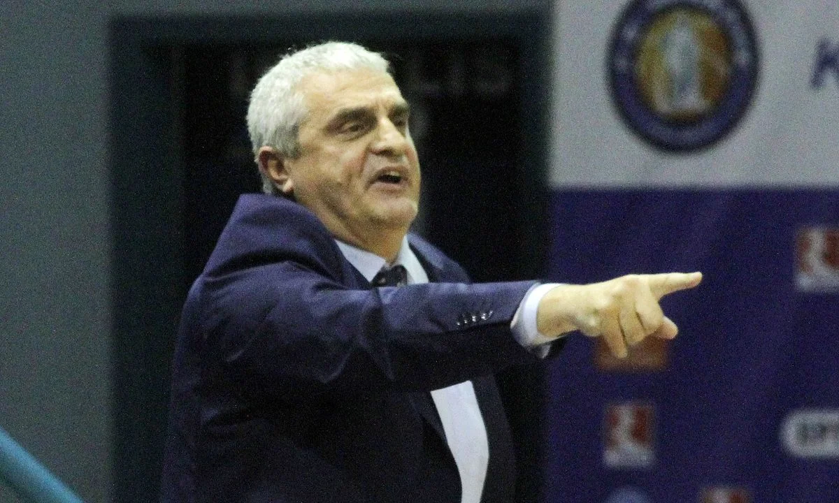 Πολλές φορές στις media days προσπαθείς να βρεις κάτι διαφορετικό από το τυπικό, αλλά ο Αργύρης Πεδουλάκης φρόντισε να μας «κεντρίσει» το ενδιαφέρον.