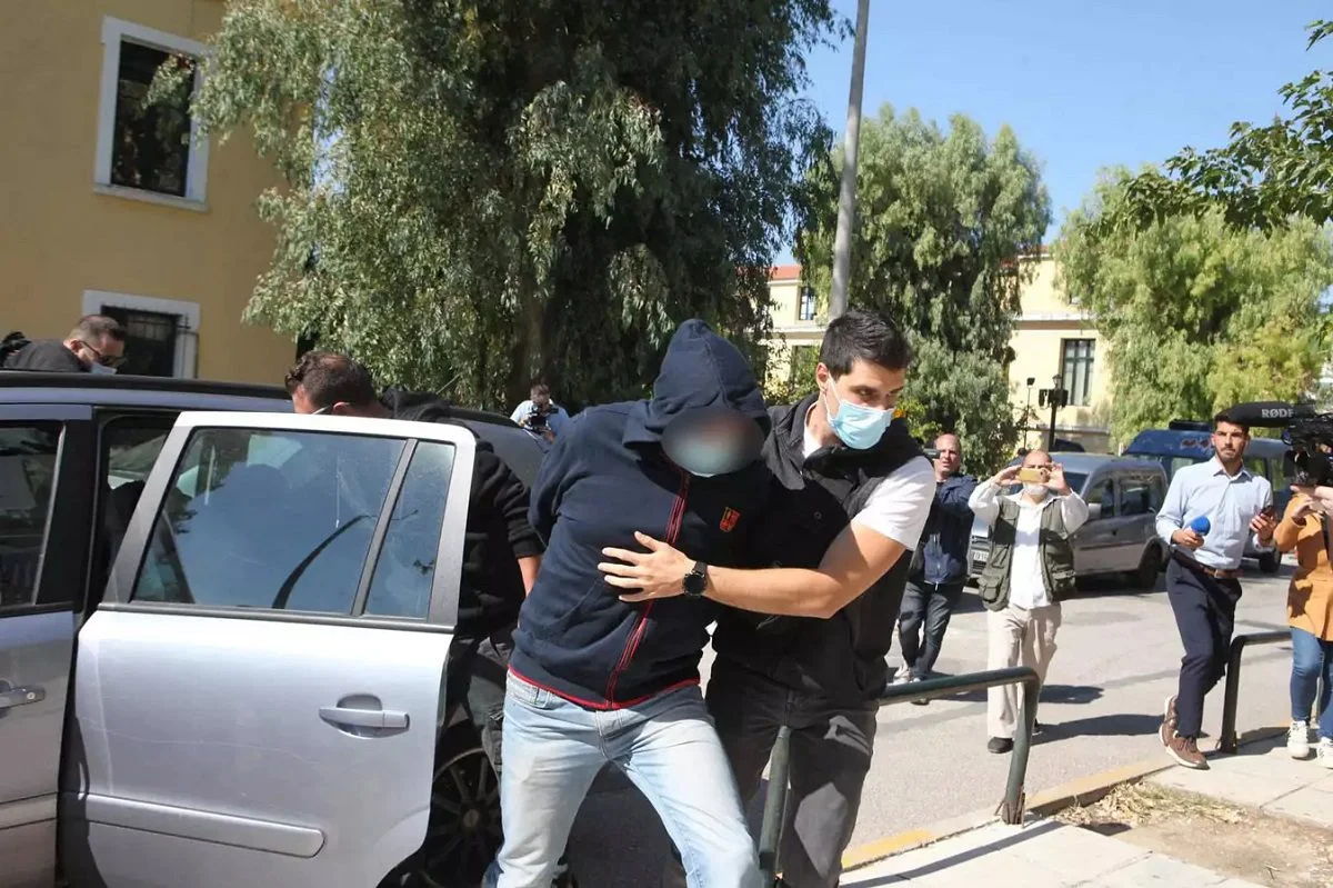 Αντί προβληματισμού για τις νοσηρότητες που γεννά η κοινωνία μας, κάποιοι είδαν την υπόθεση του Κολωνού ως αφορμή για να ξεχειλίσει το δηλητήριο των διανοιών τους.