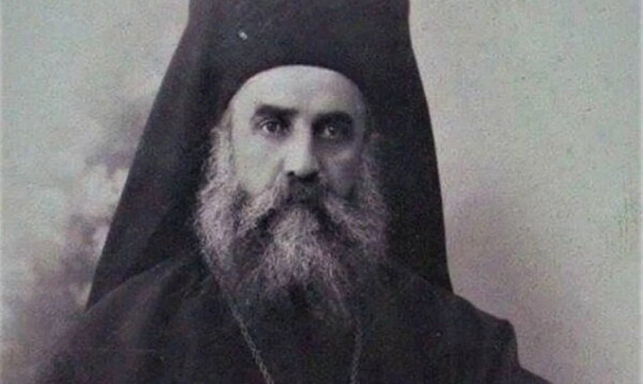 Χωρίς βία, χωρίς οργή, χωρίς ανταπόδοση στην αδικία, ο Άγιος Νεκτάριος νίκησε την κακία του κόσμου κάνοντας επανάσταση μόνο με την πίστη του.