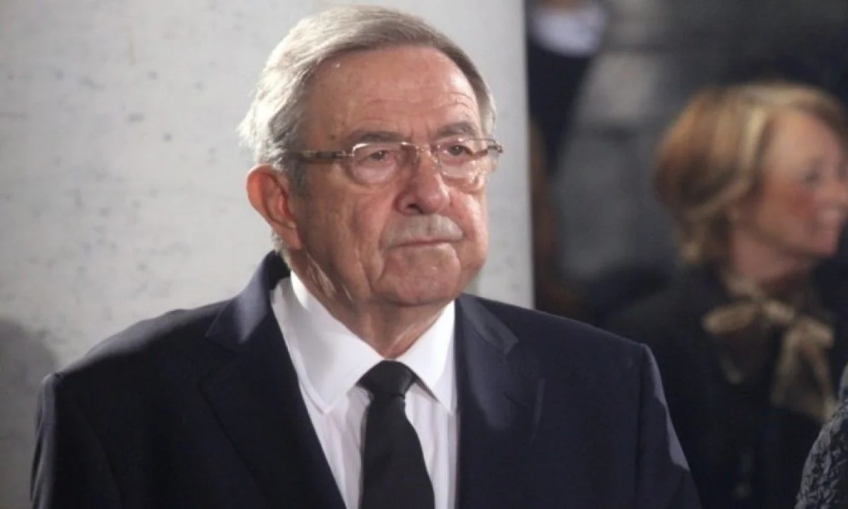 Τέως βασιλιάς Κωνσταντίνος: Κανένας σεβασμός στην ιερότητα του θανάτου - Γιατί τόση μισανθρωπία για ένα κομμάτι της ιστορίας μας;