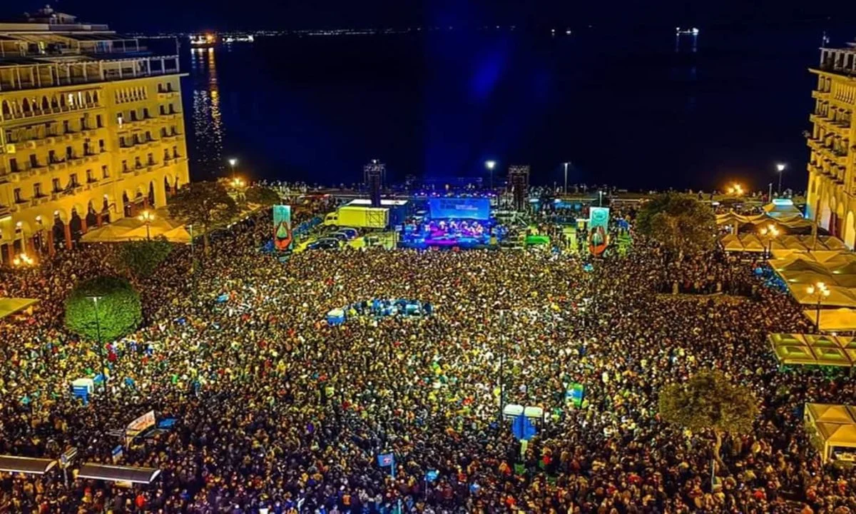 Η λαοθάλασσα στη Θεσσαλονίκη έδωσε αισιόδοξο μήνυμα για την προστασία του νερού από τα αρπακτικά της αγοράς - Ο λαός σηκώνει ανάστημα απέναντι στο μεγάλο ξεπούλημα.