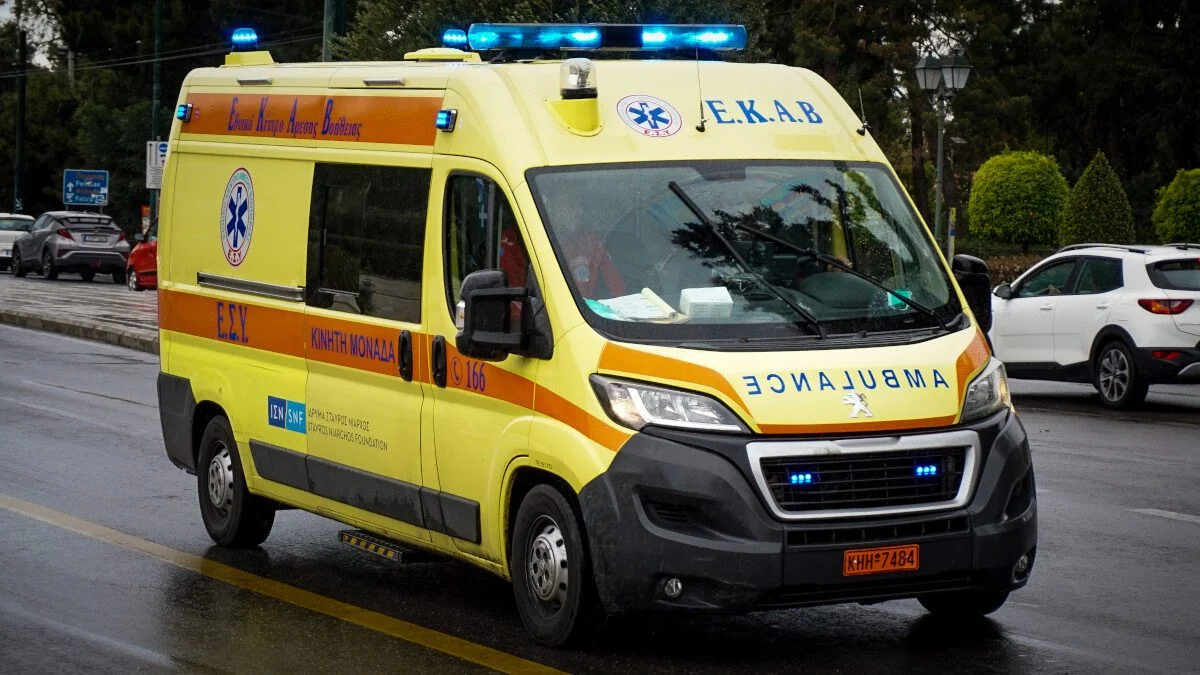 Το μέλλον της «υγείας» μας φάνηκε στην Κω και τη Νέα Μάκρη - Ένα διαλυμένο ΕΣΥ που αφήνει ανθρώπους να «σβήνουν» αναμένοντας το ΕΚΑΒ.