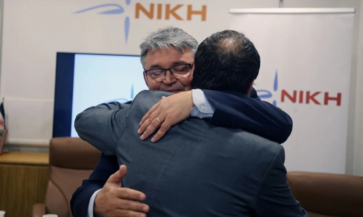 Κόμμα ΝΙΚΗ: Με φόβο Θεού, με το κεφάλι σκυμμένο, ταπεινά και πάντα με τη σκέψη σε Ποιον λογοδοτούν… Για τα παιδιά μας…