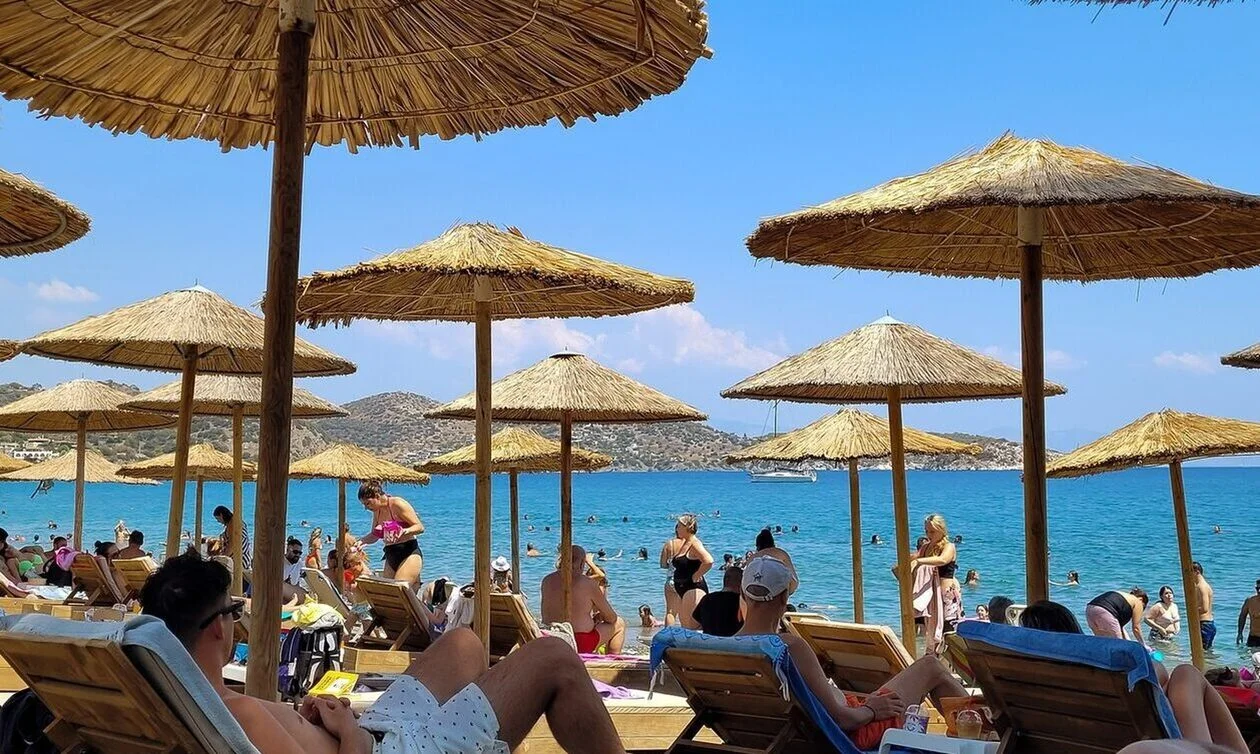 Κίνημα πετσέτας: Δίκαιος ο αγώνας για ελεύθερες παραλίες, άλλα έχουμε να αγωνιστούμε για πολύ σημαντικότερα πράγματα από πετσέτες και ξαπλώστρες.