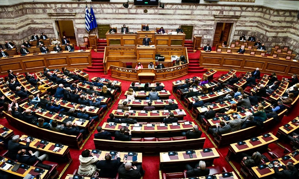 Πάμπλουτοι πολιτικοί που δεν έχουν καμία επαφή με τα βάσανα του λαού - Χτίζουν τις περιουσίες τους στα βουλευτικά έδρανα και ζουν στη δική τους πραγματικότητα.