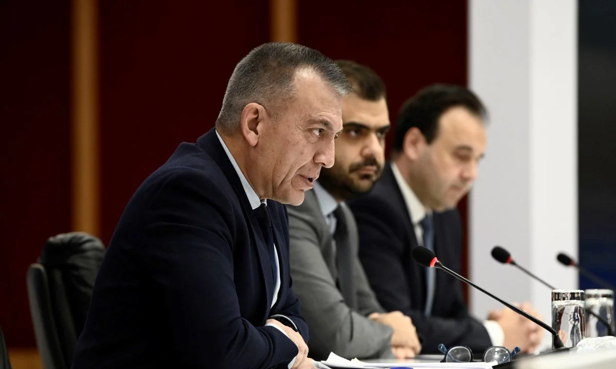 Οι ανακοινώσεις για τα νέα μέτρα που έκανε ο Γιάννης Βρούτσης απλώς πιστοποίησαν που στην Κυβέρνηση Μητσοτάκη δεν ξέρουν τι τους γίνεται.