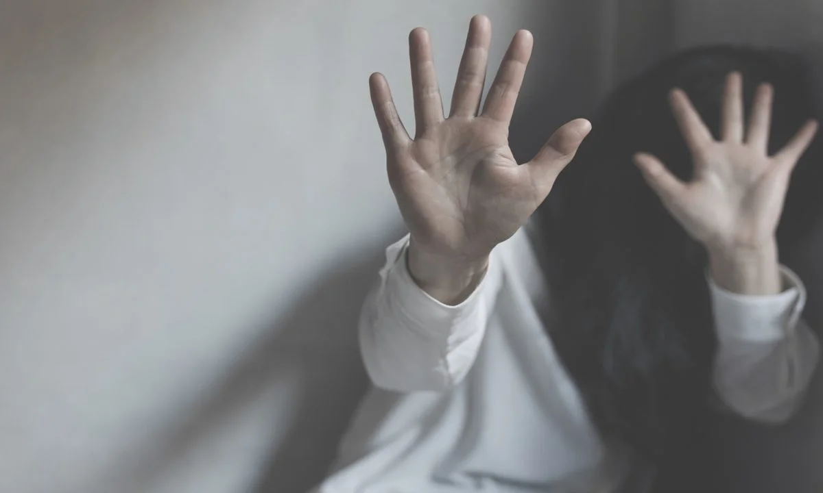 Ένας κατήφορος προς την κόλαση - Μπροστά στα έκπληκτα μάτια του λαού κάποιοι ξεπλένουν την τερατώδη πράξη του παιδοβιασμού!