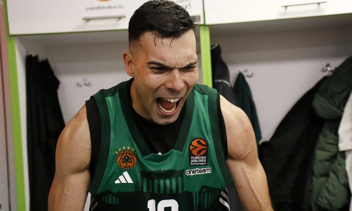 O Κώστας Σλούκας πανηγυρίζει έξαλλα κάθε καλή στιγμή του Παναθηναϊκού και η ένταση των πανηγυρισμών του έχει να κάνει και με τον Ολυμπιακό.