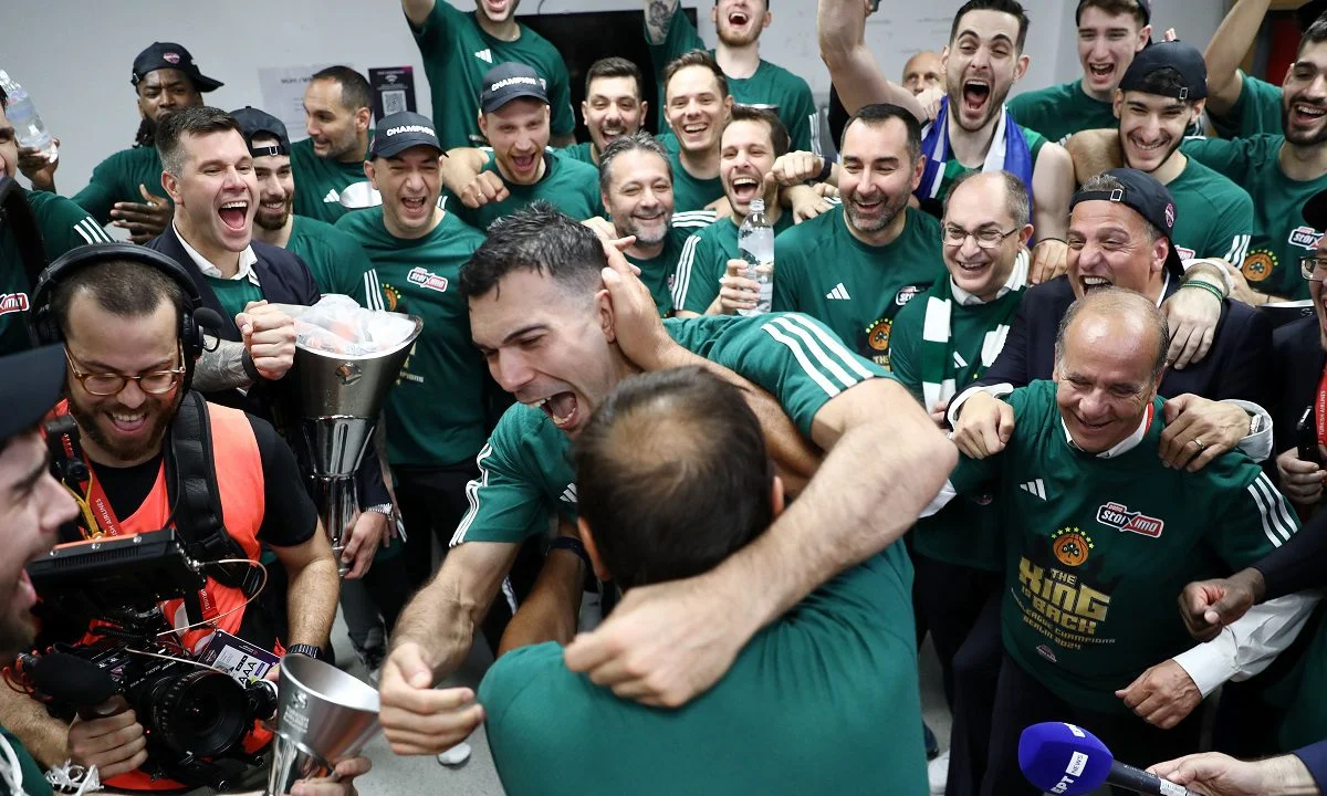 Σλούκας: Ο τρόπος που ζει την επιτυχία του με τον Παναθηναϊκό είναι η απάντησή του για το ειρωνικό από τους οπαδούς του ΟΣΦΠ «Σλούκας ηγέτης»