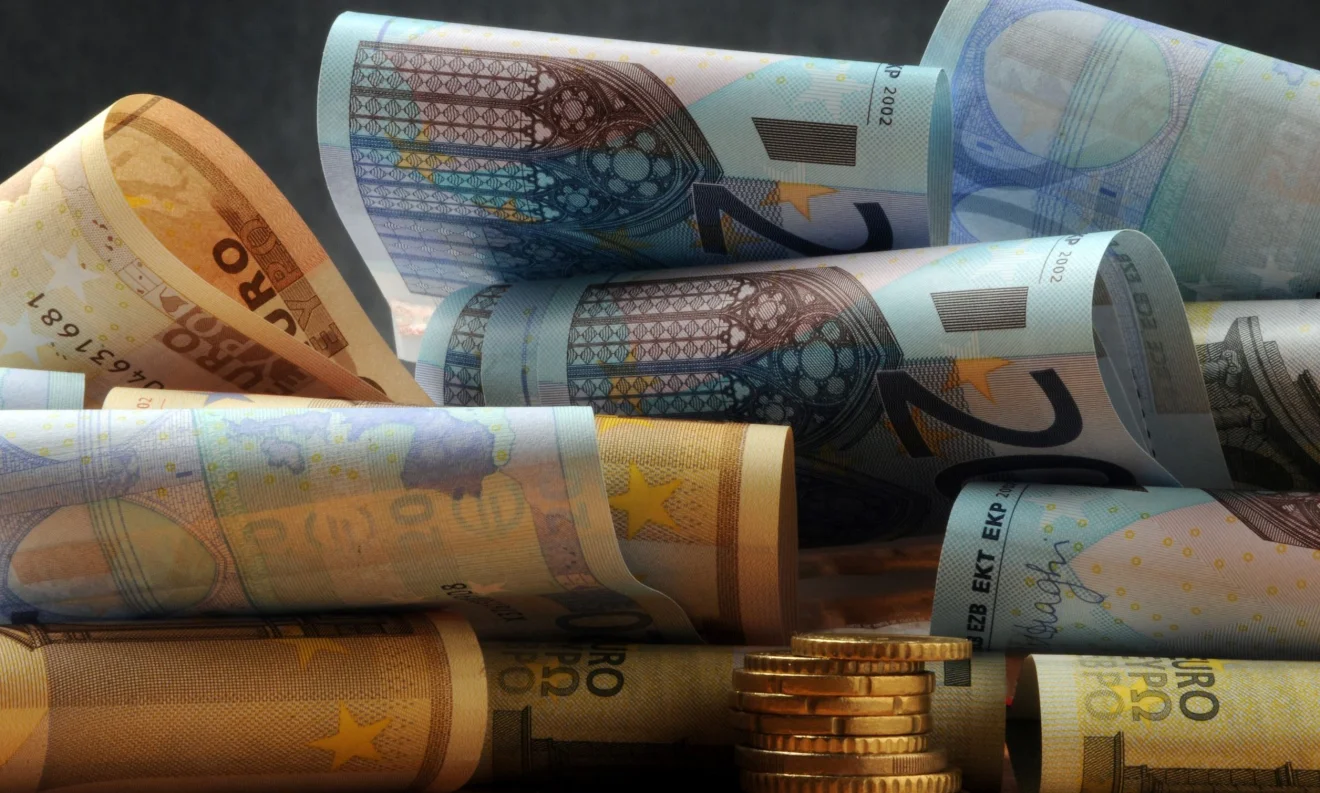 Ενώ οι ευρωπαϊκές χώρες παίρνουν μέτρα για το απευκταίο, στην Ελλάδα ασχολούμαστε με τα ψηφιακά «καθρεφτάκια» του Παπαστεργίου.