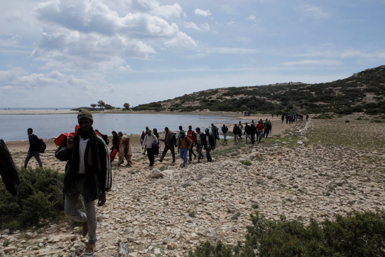 Ανίκανη η κυβέρνηση να ανακόψει τα δίκτυα διακινητών που «σεργιανίζουν» στην επικράτεια μας - Πως η Ιταλία μας έβαλε «φωτιά» στο νότιο Αιγαίο.
