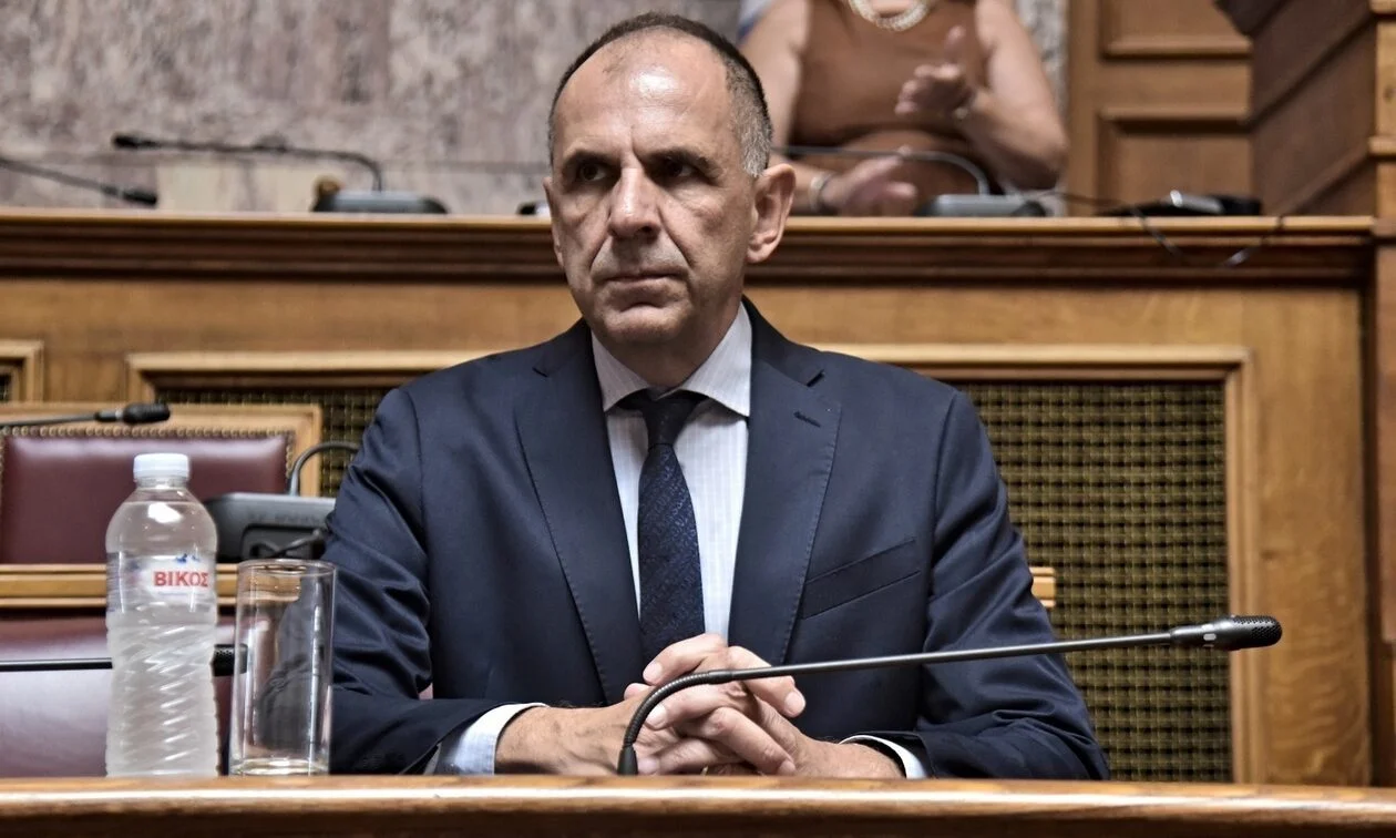 Ο Γιώργος Γεραπετρίτης είπε στο Mega ότι (πάλι καλά) είναι... φιλέλληνας και ολόκληρο το πανελλήνιο άρχισε να ψάχνει ποιανής χώρας υπήκοος είναι.